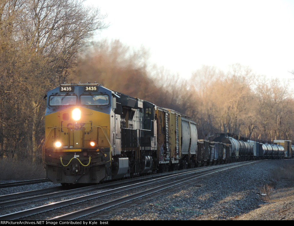 CSX 3435 on M367